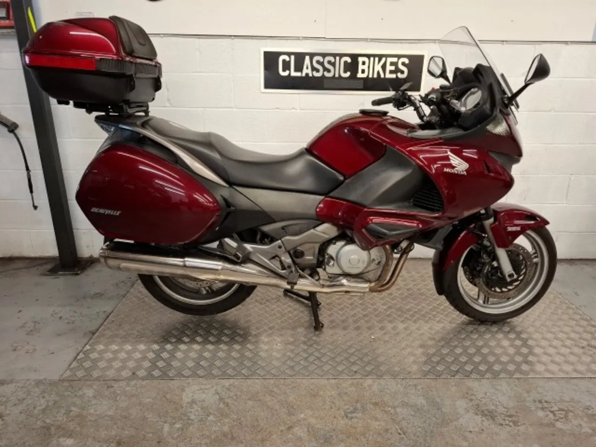 Honda NT700  Deauville 2010 - Image 1
