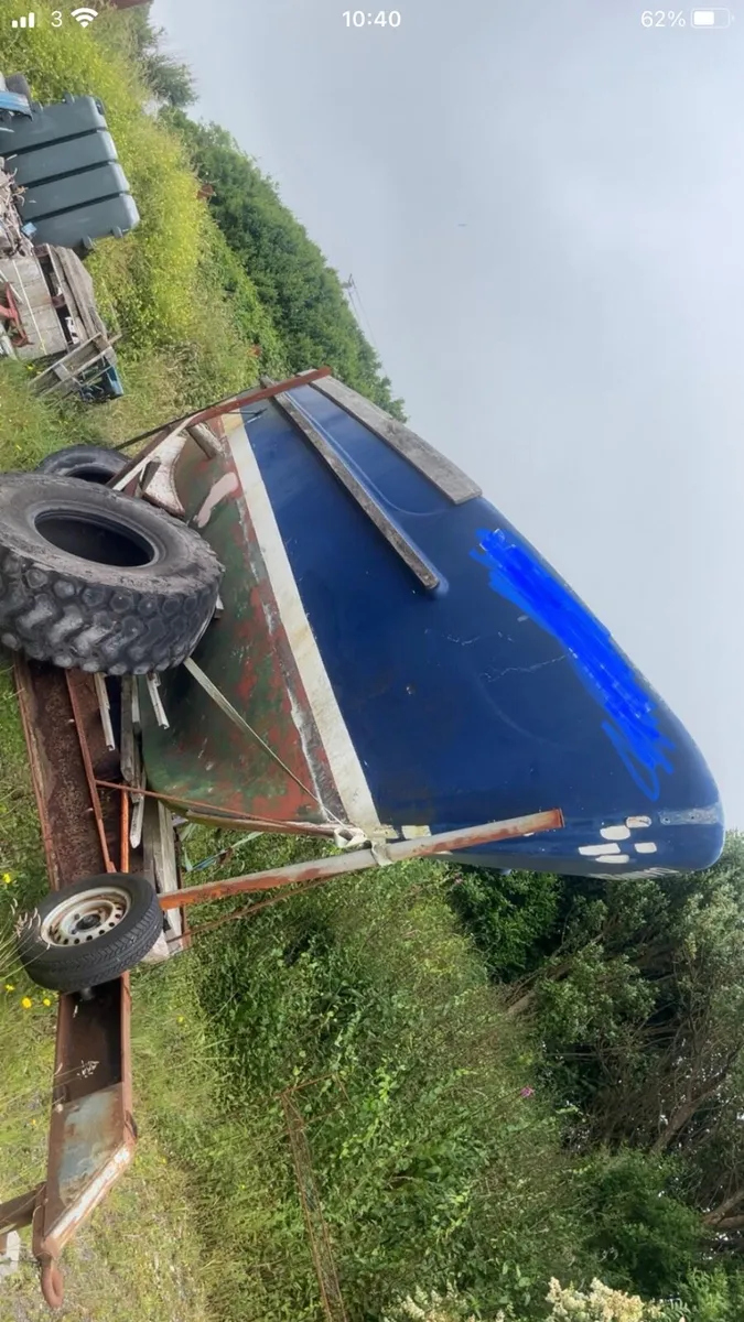 30 foot boat project on a trailer - Image 1