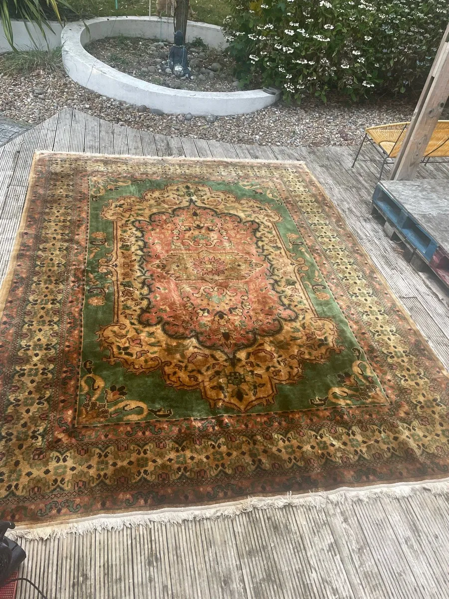 Exceptional Large Rug – 300 x 240 cm - Image 1