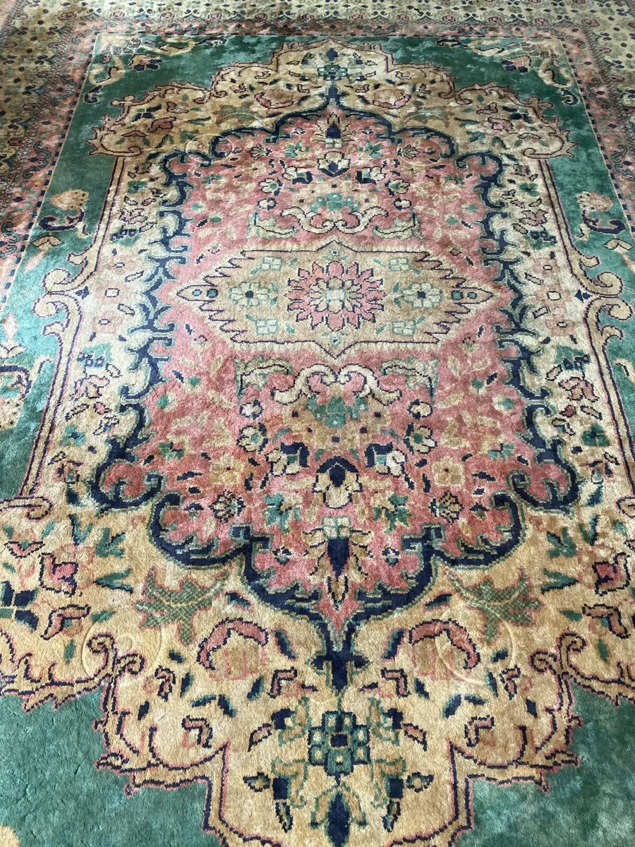 Exceptional Large Rug – 300 x 240 cm - Image 3