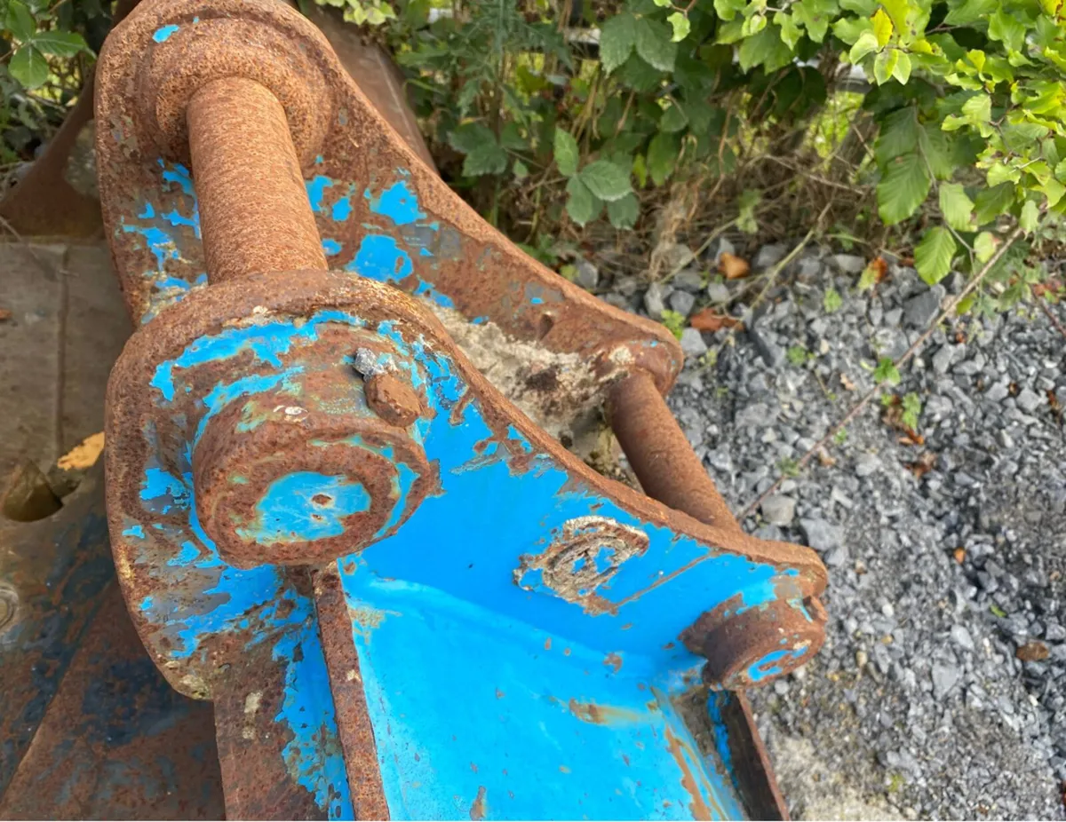 EXCAVATOR BUCKET - Image 4