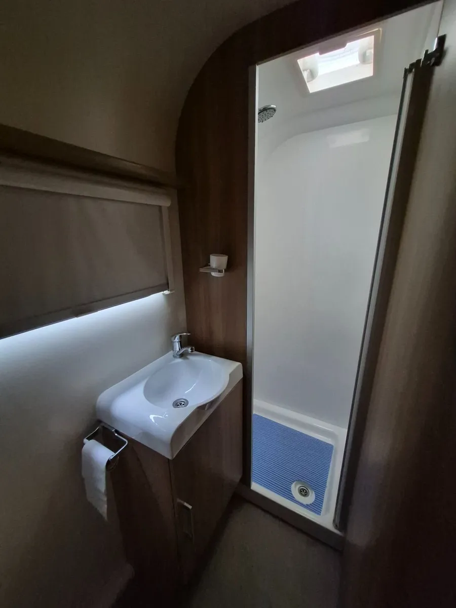 Bailey persuit 2017 430/4 caravan (4 berth) - Image 3