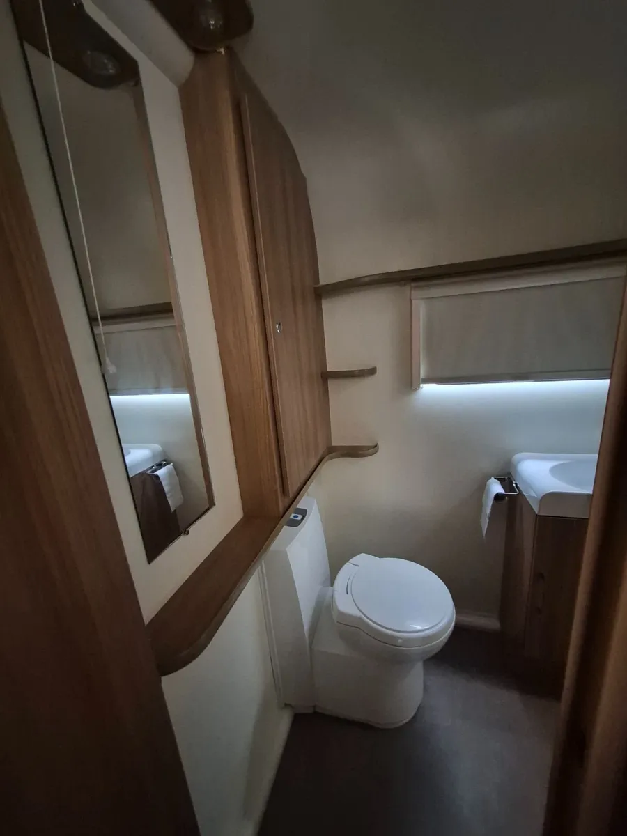 Bailey persuit 2017 430/4 caravan (4 berth) - Image 4