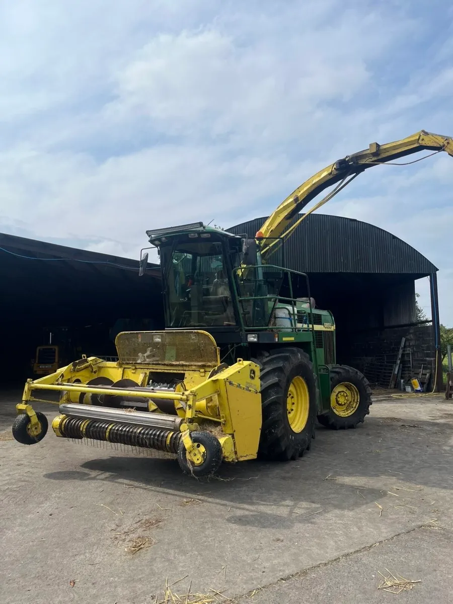 John Deere 6850 - Image 1