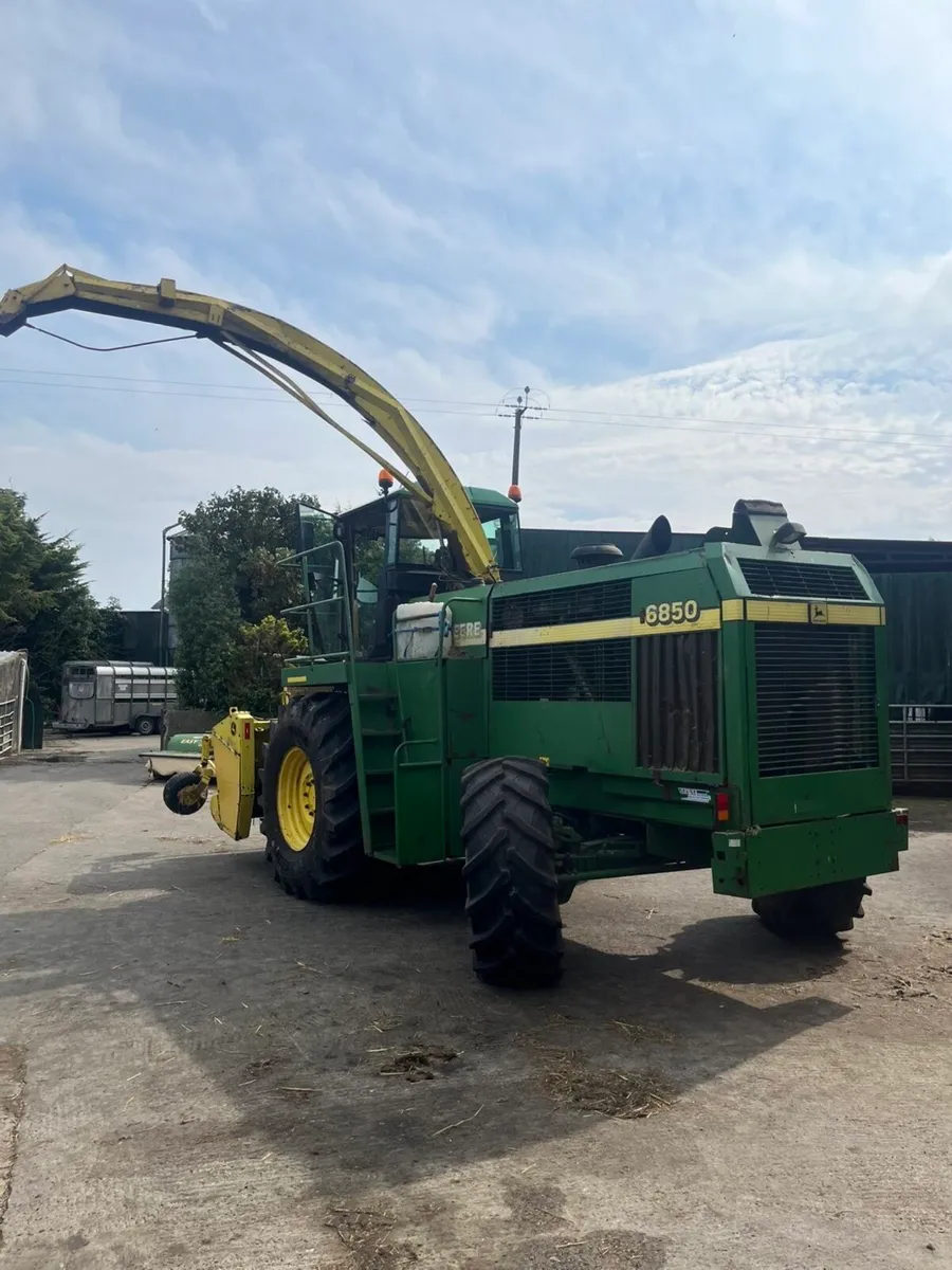 John Deere 6850 - Image 2
