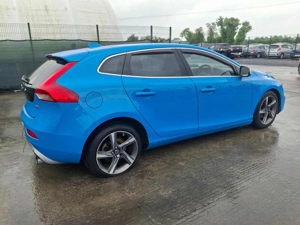 142 Volvo V40  R Design  1.6 Diesel - Image 4