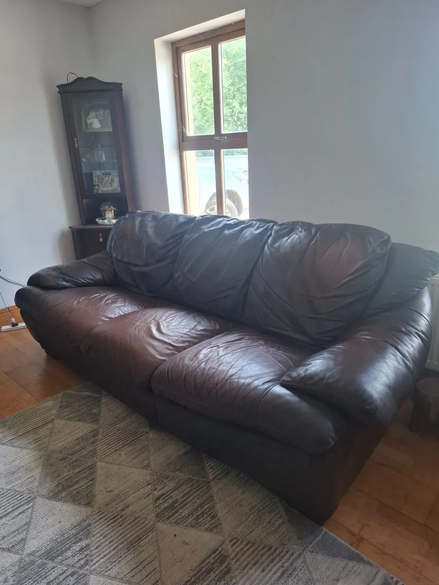 Leather couch - Image 1