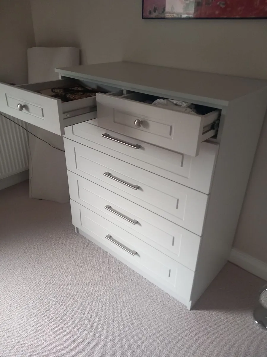 Chest of drawers - Image 2