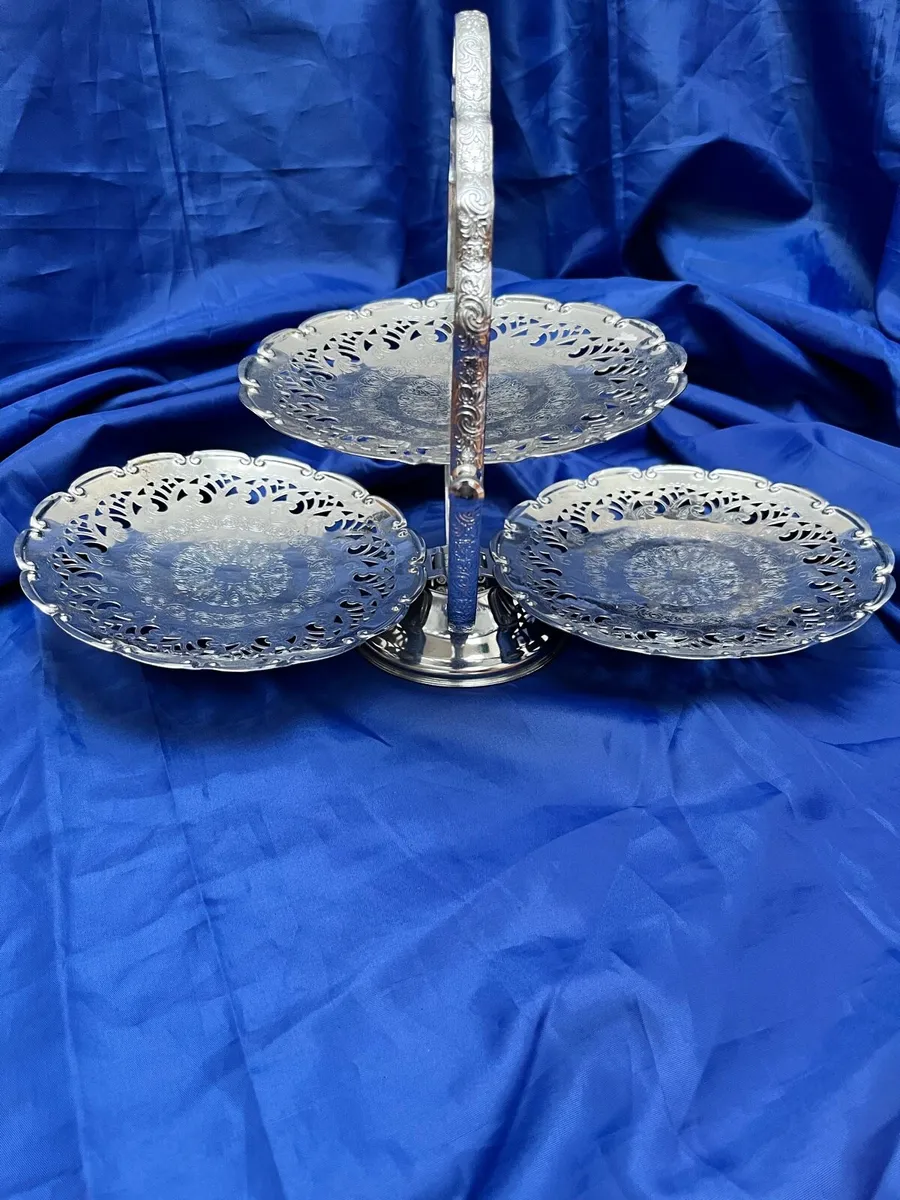 Folding metal cake stand - Image 4