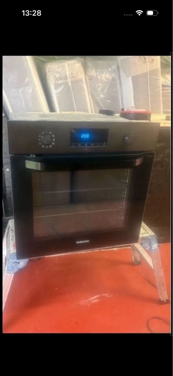 Single Samsung oven - Image 1