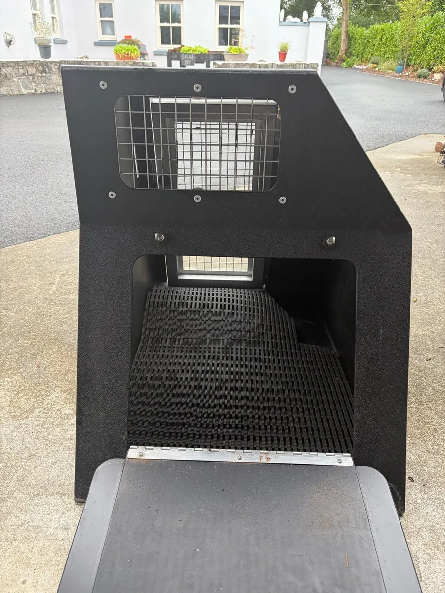 Cab Professional Dog Box for vehicle - Image 2