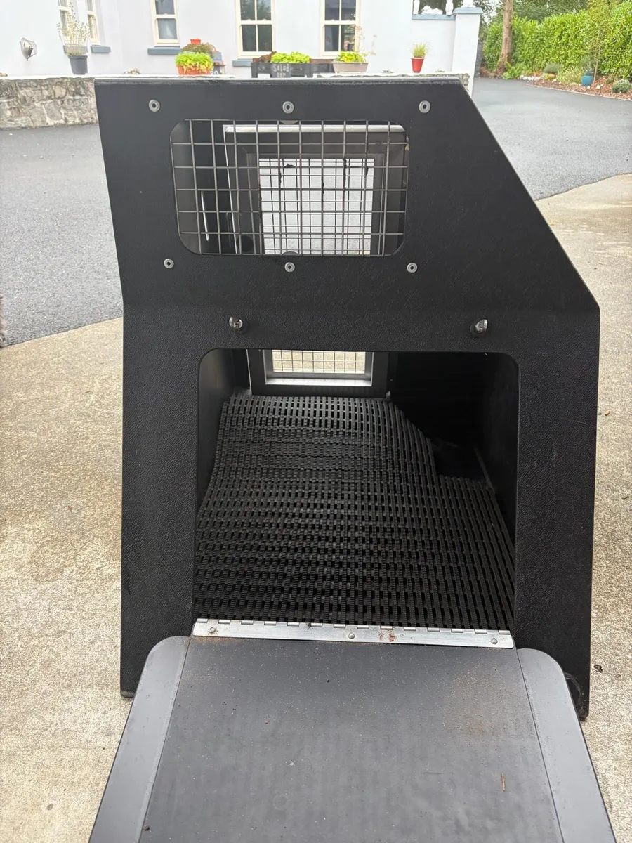 Cab Professional Dog Box for vehicle - Image 3
