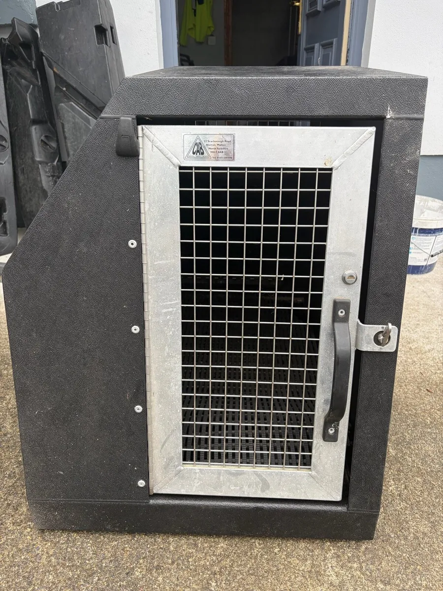Cab Professional Dog Box for vehicle - Image 1
