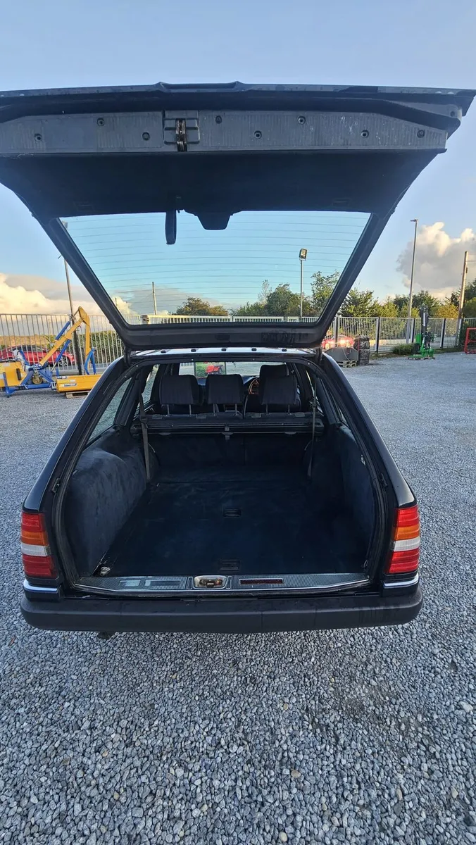 Mercedes 124 - Image 4