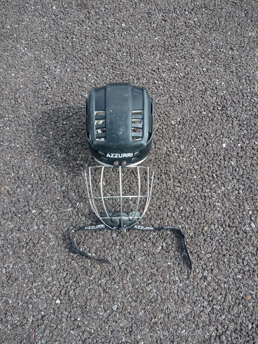 Hurling helmet. - Image 2