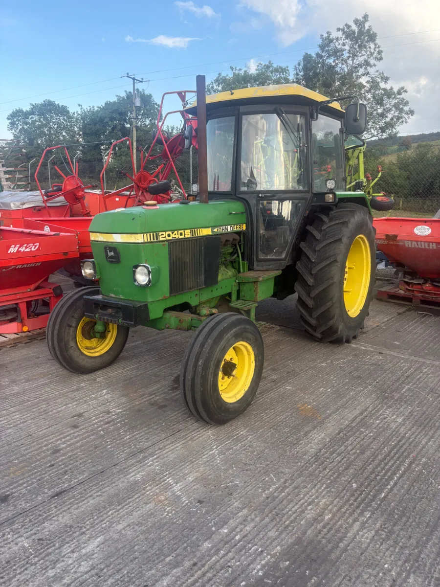 JOHN DEERE 2040S - Image 1