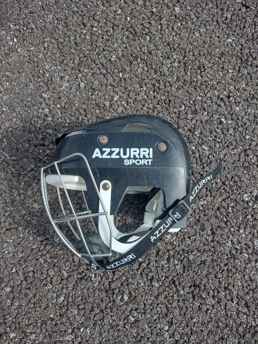 Hurling helmet. - Image 1