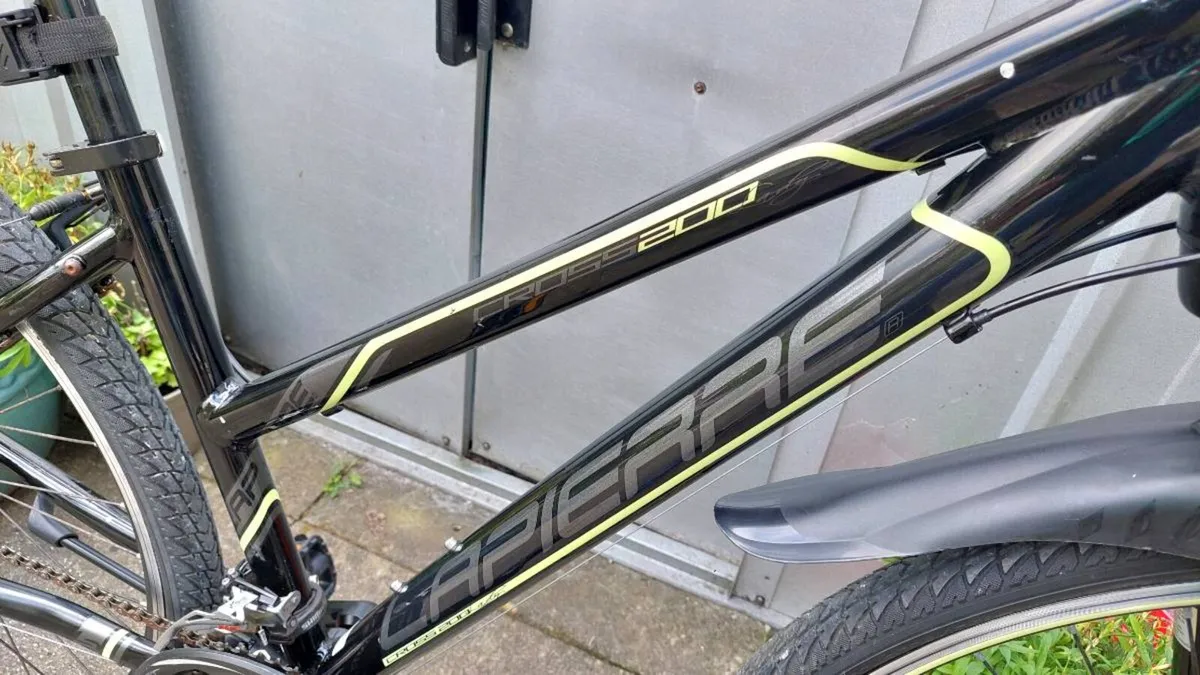 Lappier Cross 200 Hybrid Bike - Image 3
