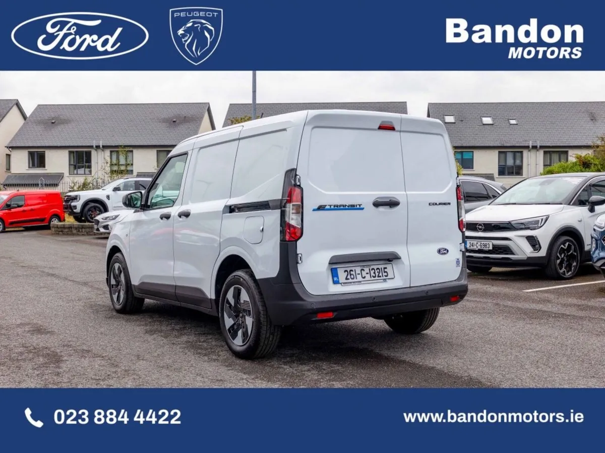Ford Transit Courier 2026 Ford Transit Courier Tre - Image 3