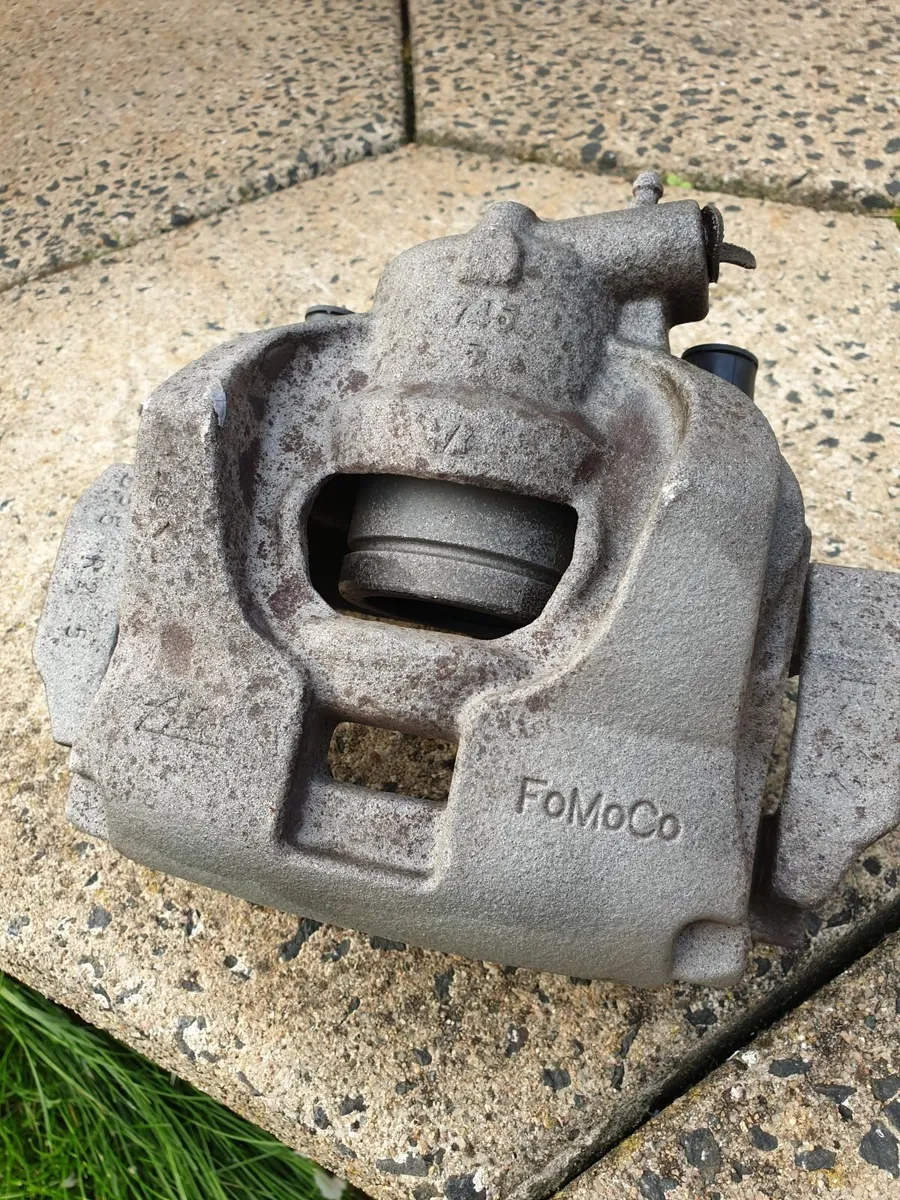 GENUINE OEM FoMoCo FRONT BRAKE CALLIPERS - Image 4