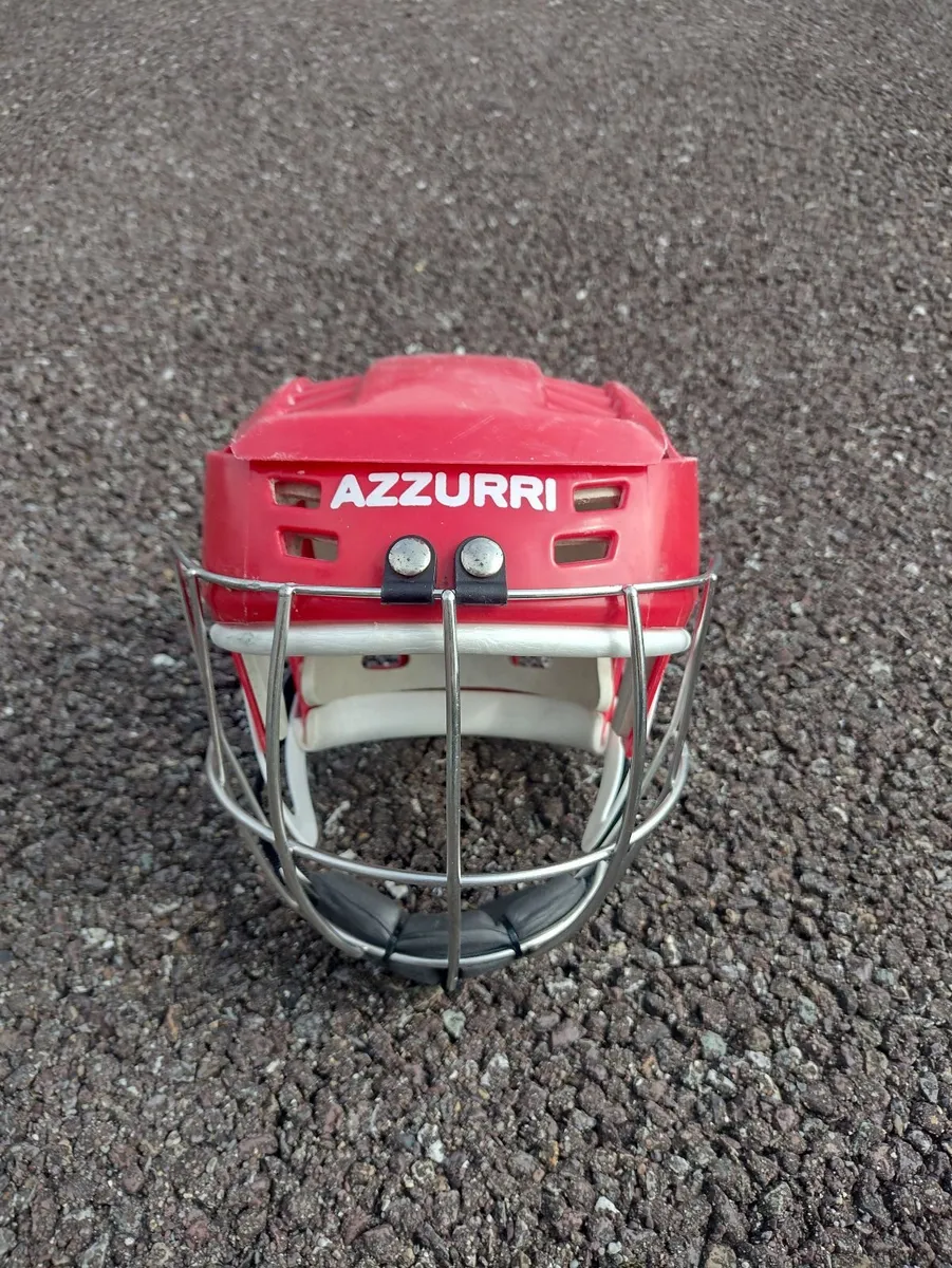 Hurling helmet. - Image 1