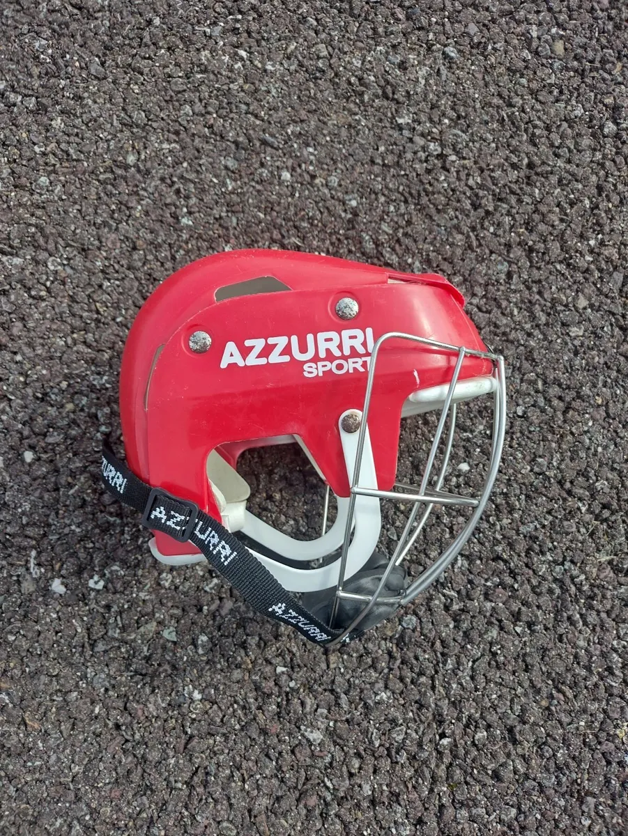 Hurling helmet. - Image 2
