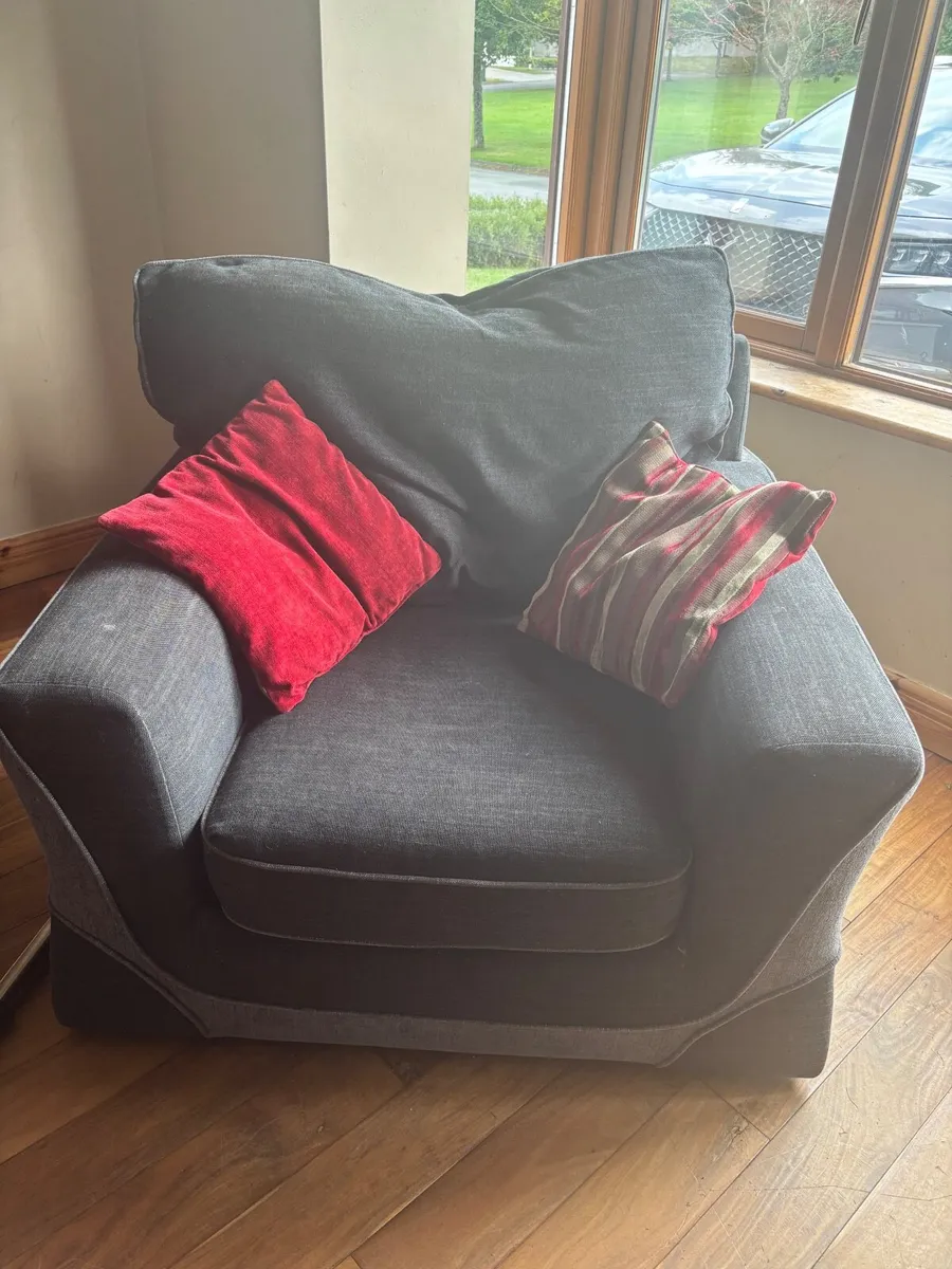 armchair - Image 2