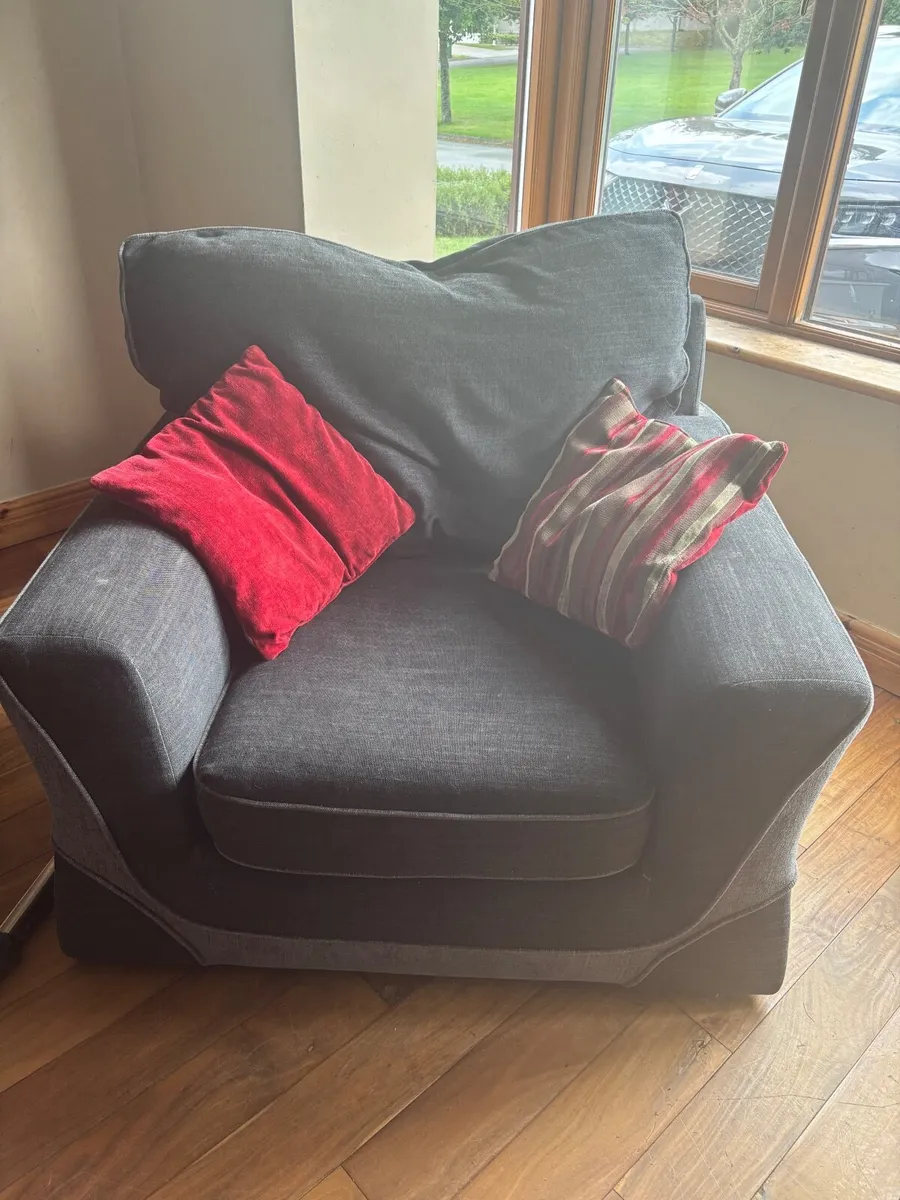 armchair - Image 3