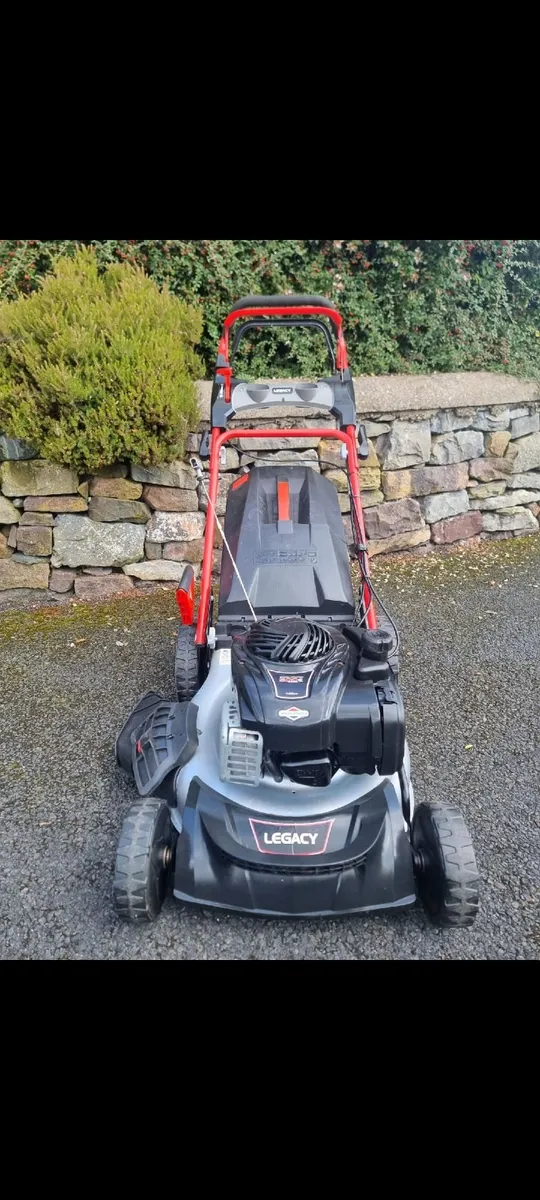 Lawnmower, Self-propelled, 19inch cut. - Image 1