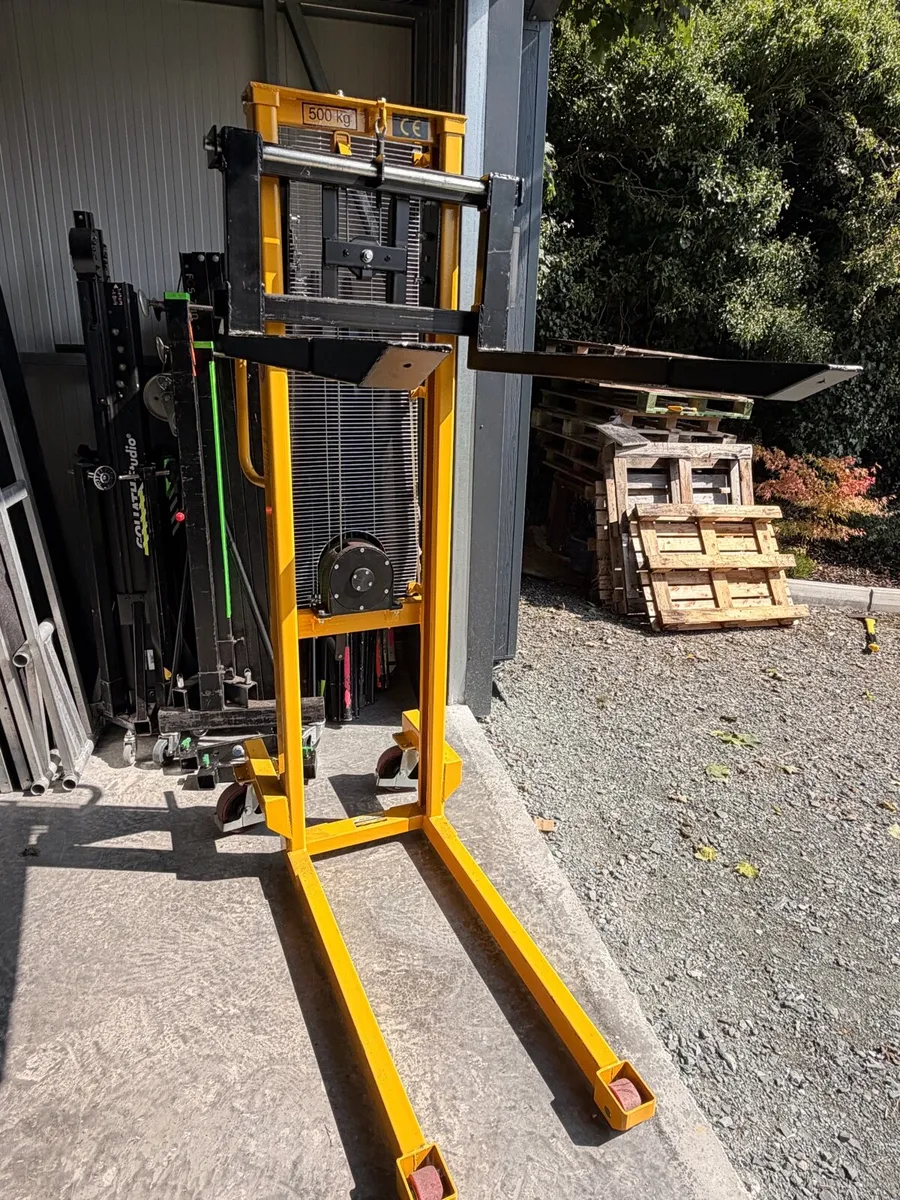 Manual Pallet stacker - Image 2