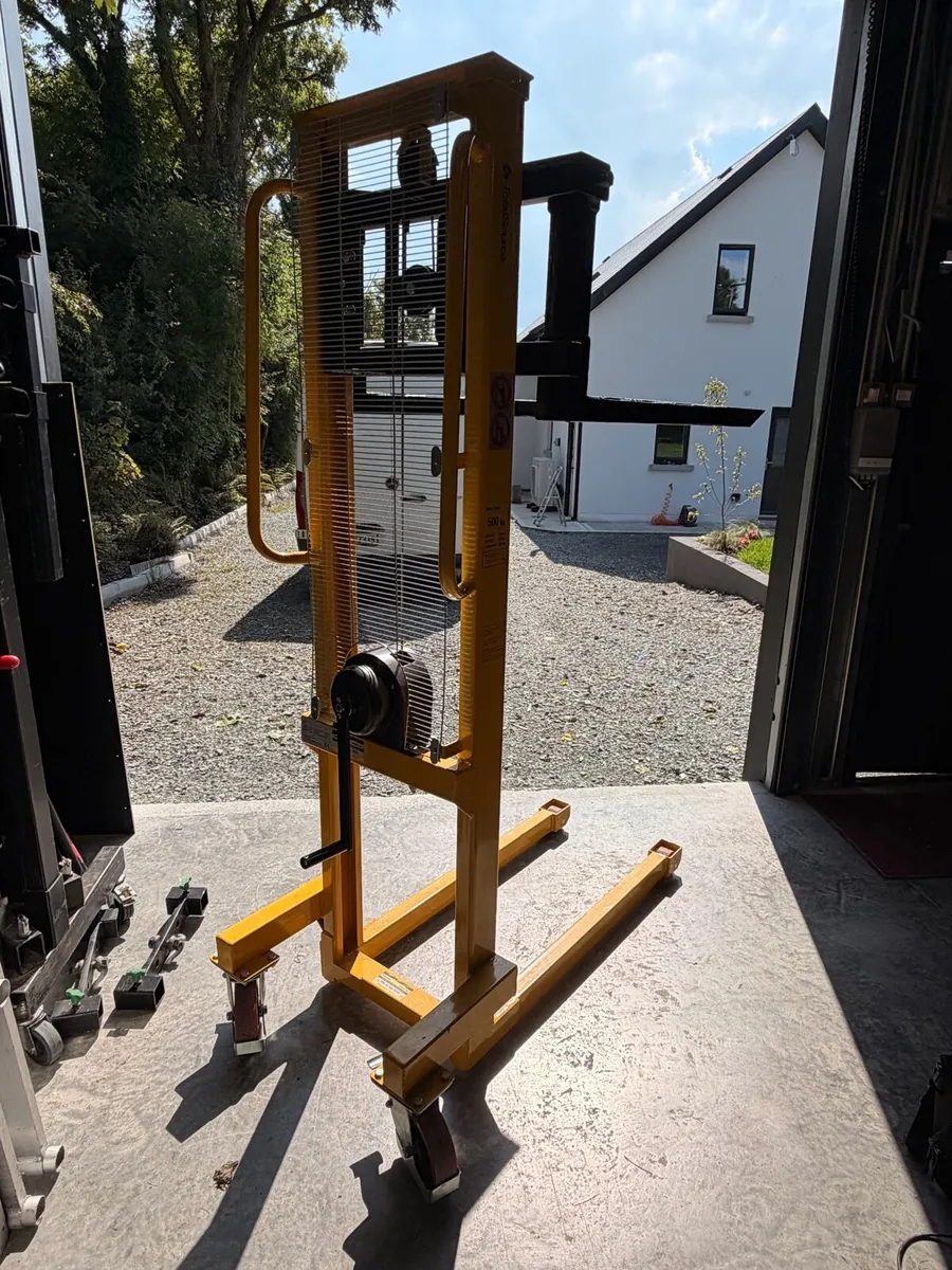 Manual Pallet stacker - Image 4