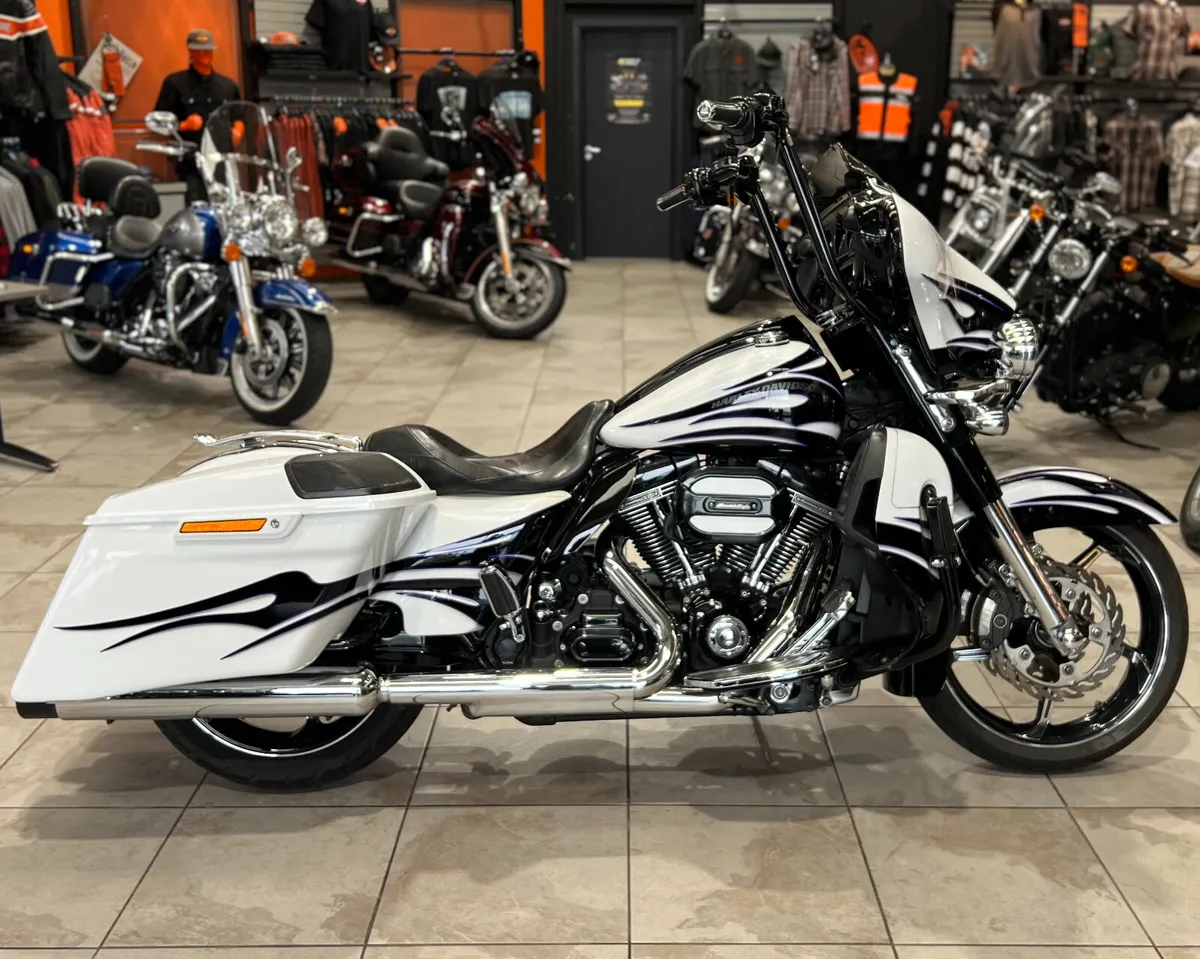 HARLEY-DAVIDSON CVO STREET GLIDE - Image 1