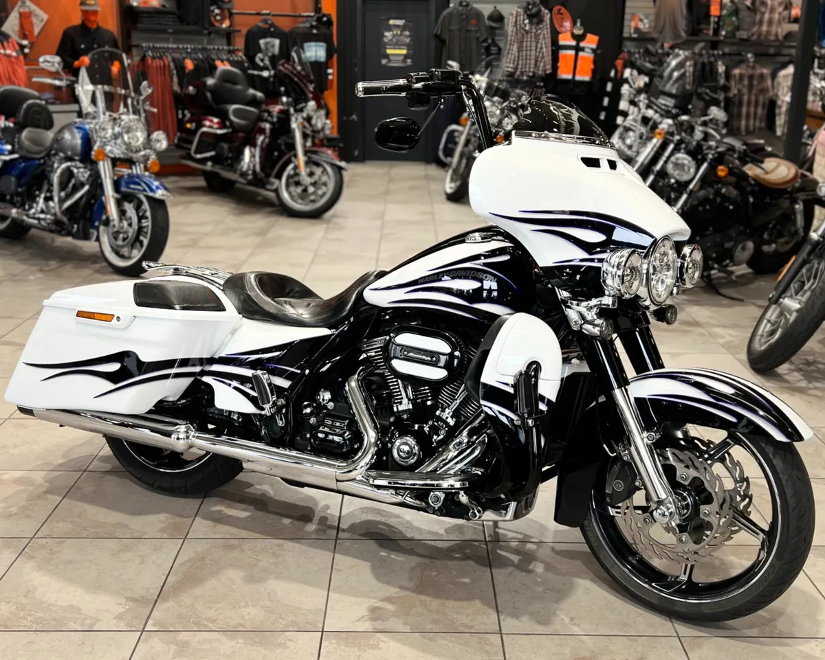 HARLEY-DAVIDSON CVO STREET GLIDE - Image 2