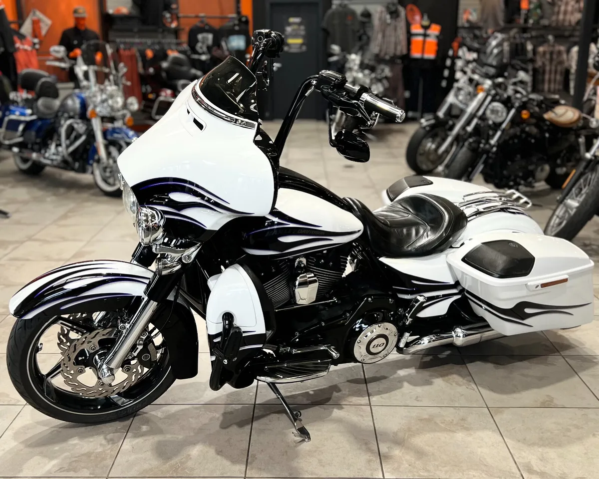 HARLEY-DAVIDSON CVO STREET GLIDE - Image 3