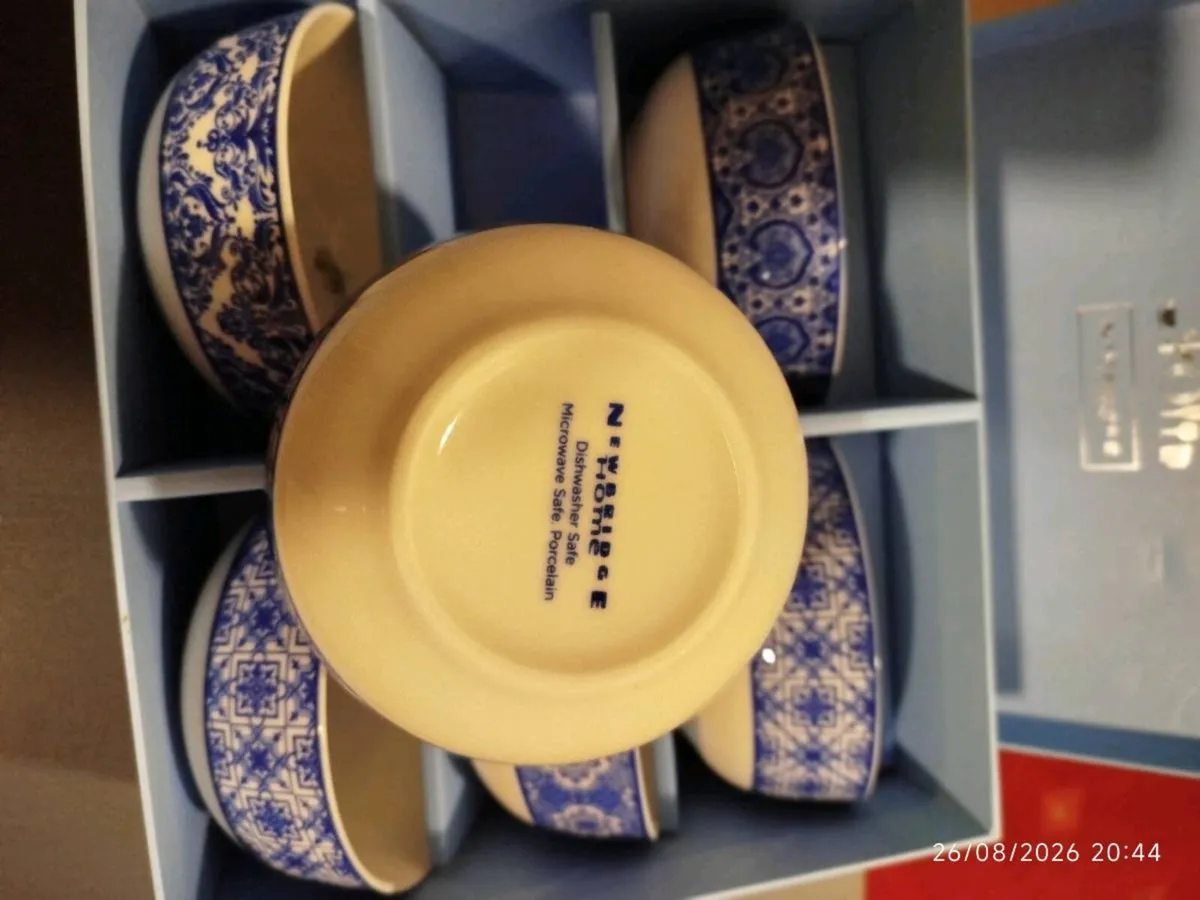 Set of six bowls - Image 2