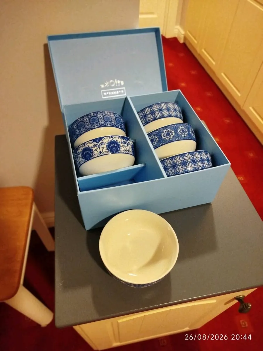 Set of six bowls - Image 3
