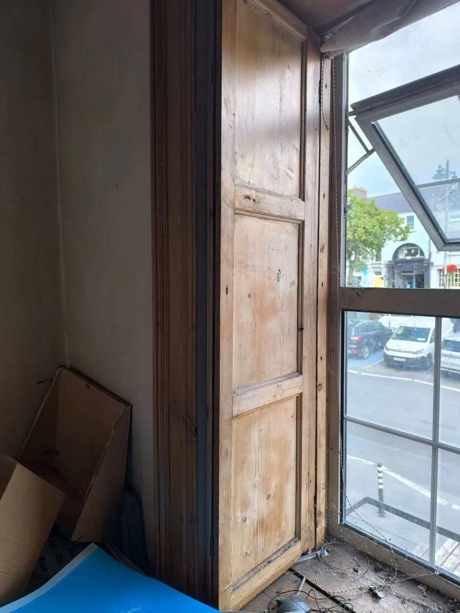 Old Shutters - Image 4