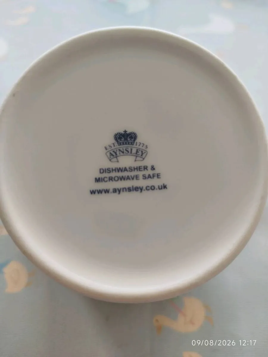 Set of six Aynsley mugs new - Image 1