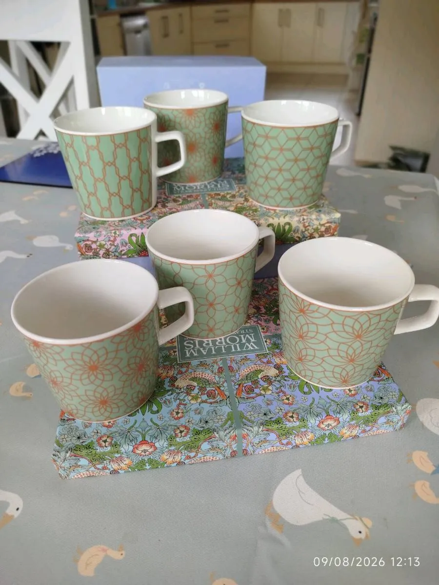 Set of six Aynsley mugs new - Image 4