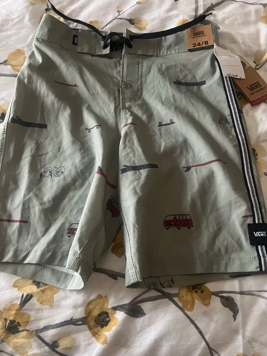 Boys BNWT vans shorts  age 8 €10 - Image 1