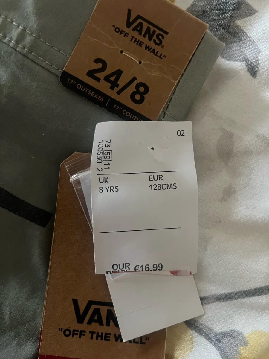 Boys BNWT vans shorts  age 8 €10 - Image 4