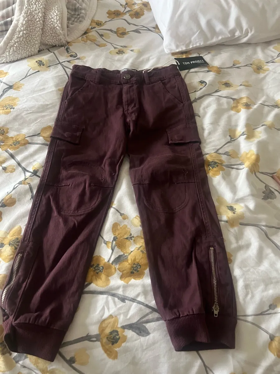 Boys BNWT trousers age 5 €8 - Image 1