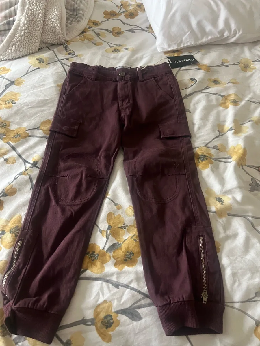 Boys BNWT trousers age 5 €8 - Image 2