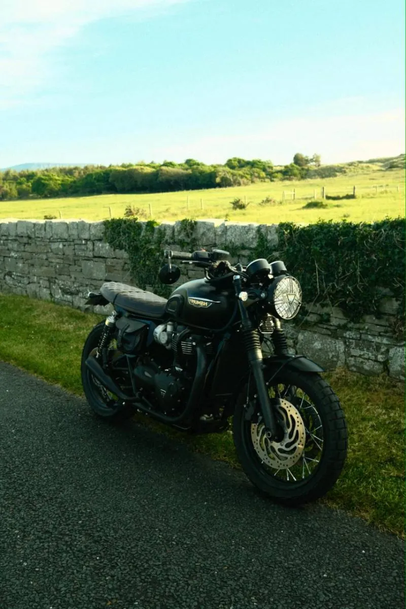 Triumph Bonneville T-120 Black - Image 1