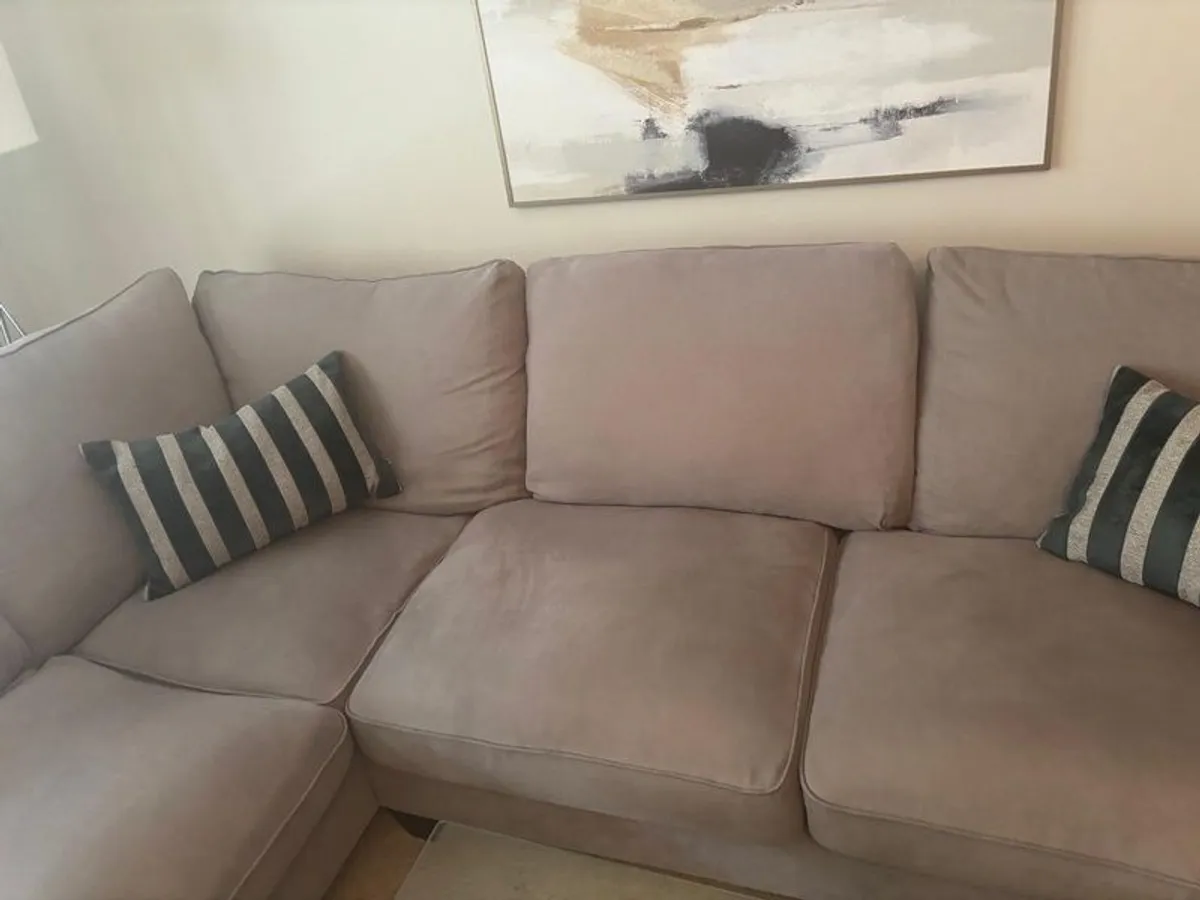couch and table - Image 4
