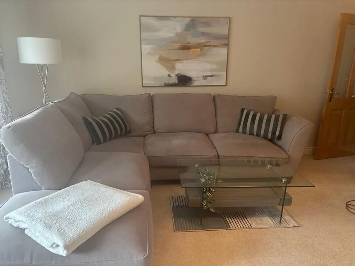 couch and table - Image 1