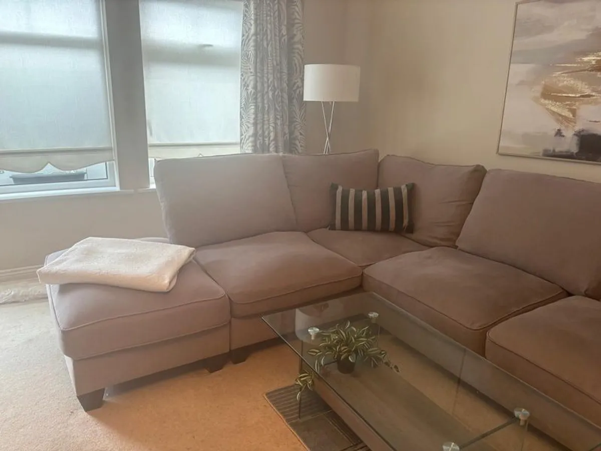 couch and table - Image 2
