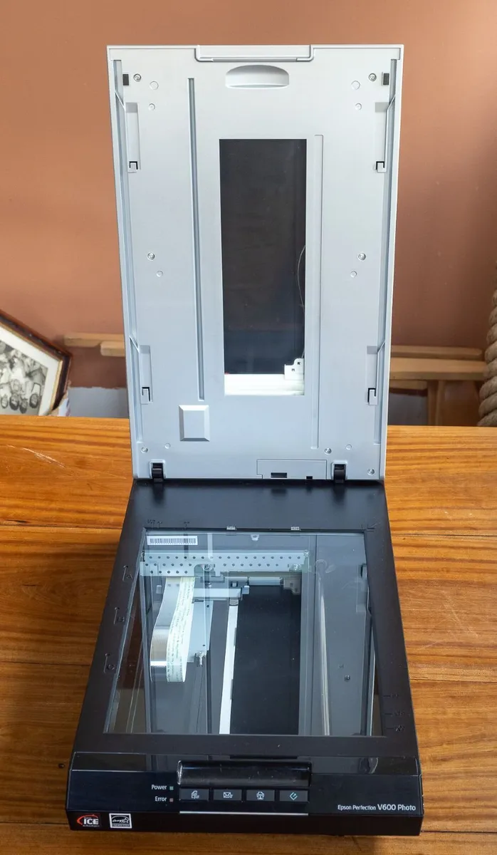 Epson V600 Film, Print and Document Scanner - Image 3