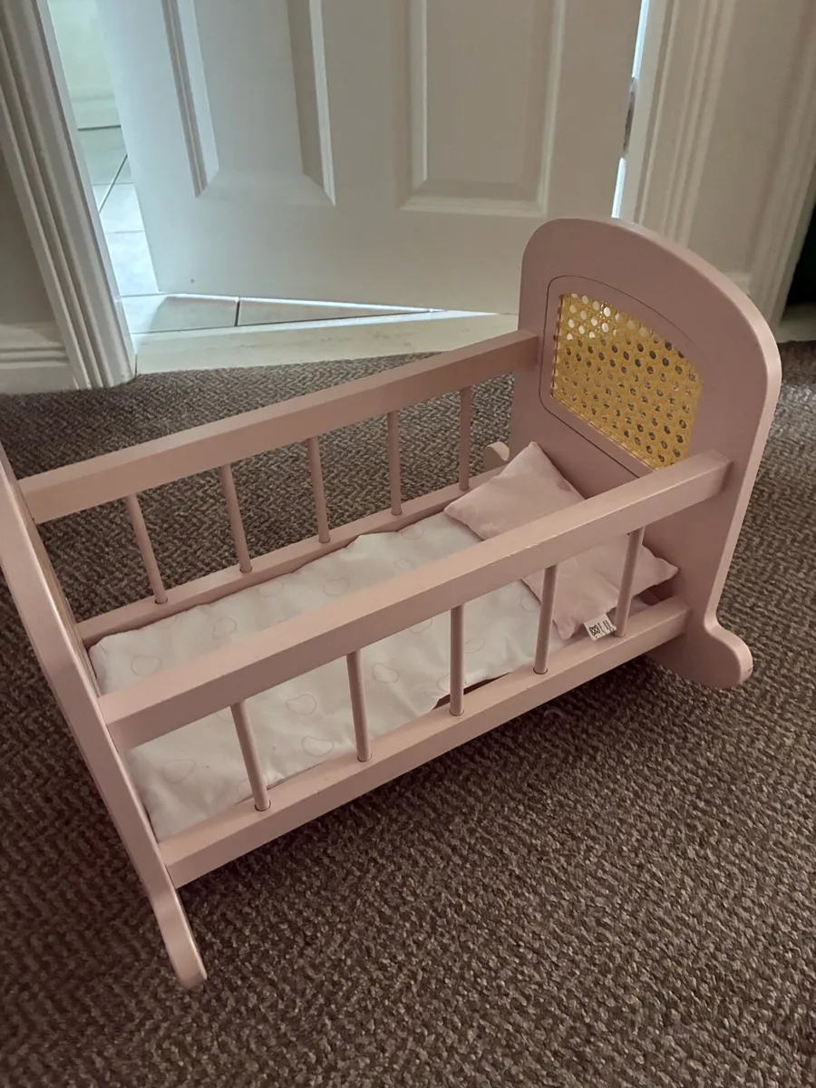 *FREE* Dolls cot - Image 1