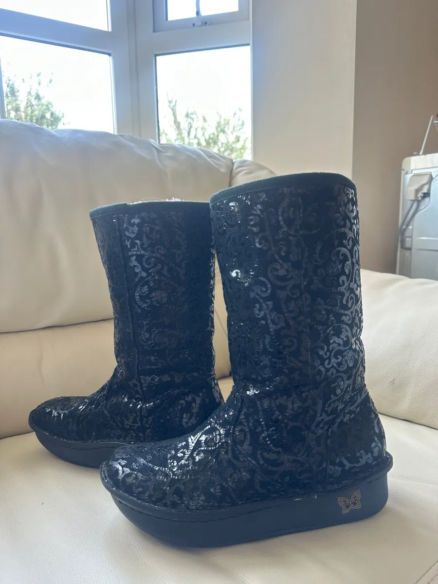 Boots - Image 3